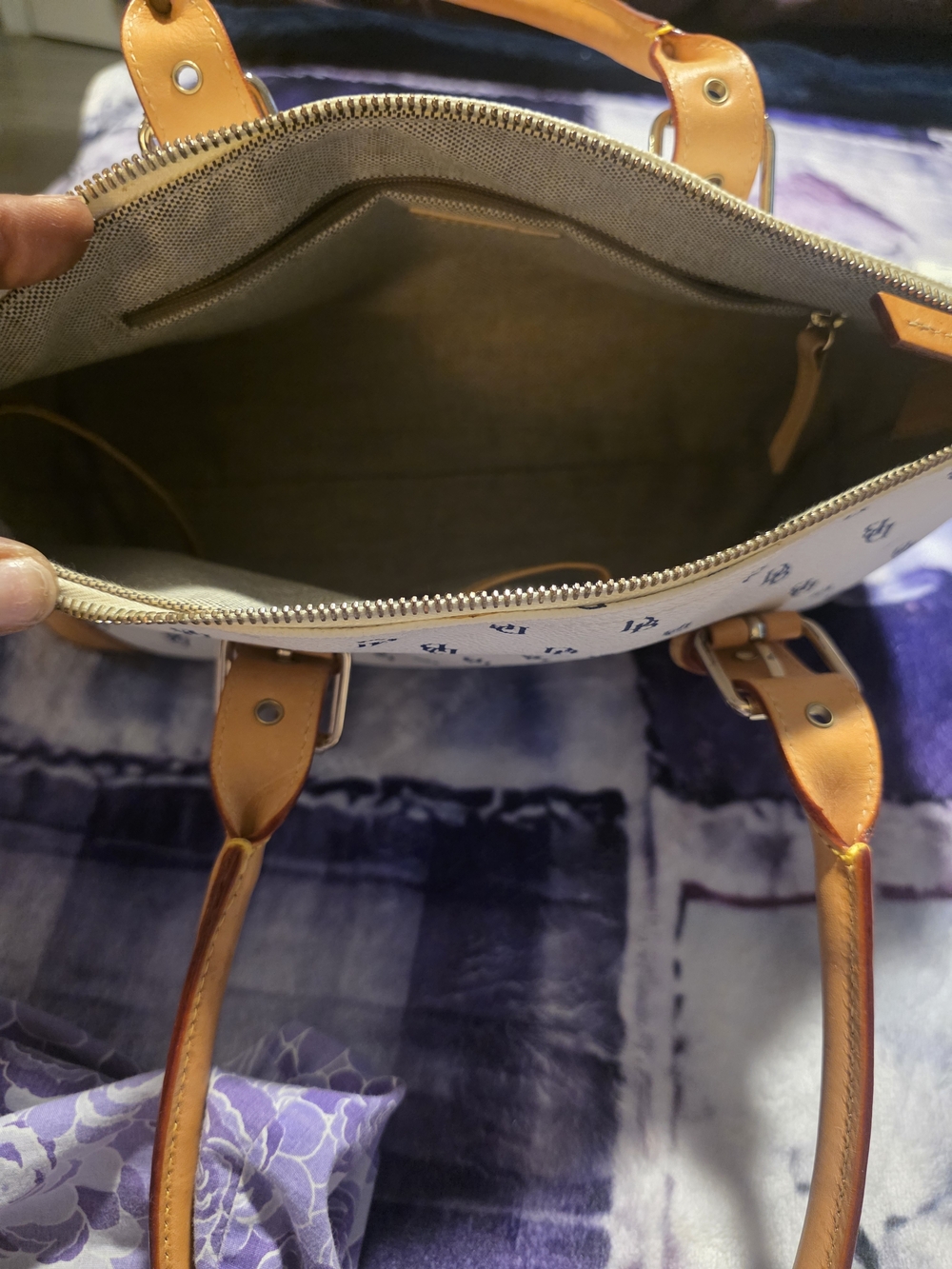 Dooney & Bourke Cream Logo Tote with Matching Wallet, Wristlet and Cardholder - Picture 11 of 13